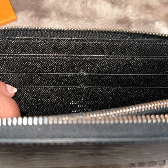 Louis Vuitton 2009 Epi Leather Wallet EUC - Picture 2 of 8